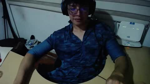 Snapshot of powerfulzeus2 chatting on 10/22/25, 02:12 powerfulzeus2 online show from 10/22/25, 02:12