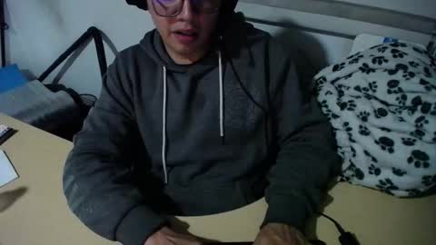 Snapshot of powerfulzeus2 chatting on 10/28/25, 02:59 powerfulzeus2 online show from 10/28/25, 02:59