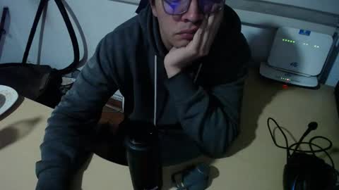 Snapshot of powerfulzeus2 chatting on 10/31/25, 02:01 powerfulzeus2 online show from 10/31/25, 02:01