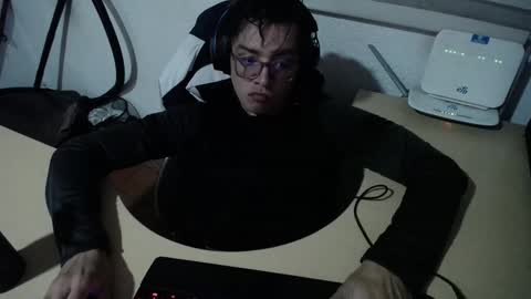 Snapshot of powerfulzeus2 chatting on 11/01/25, 12:56 powerfulzeus2 online show from 11/01/25, 12:56