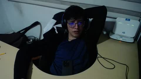 Snapshot of powerfulzeus2 chatting on 11/07/25, 01:38 powerfulzeus2 online show from 11/07/25, 01:38