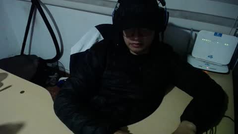 Snapshot of powerfulzeus2 chatting on 11/19/25, 02:55 powerfulzeus2 online show from 11/19/25, 02:55