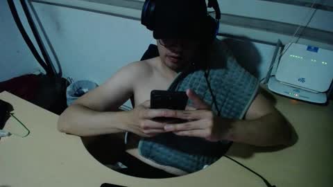 Snapshot of powerfulzeus2 chatting on 11/28/25, 02:03 powerfulzeus2 online show from 11/28/25, 02:03