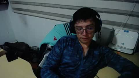 Snapshot of powerfulzeus2 chatting on 12/02/25, 01:44 powerfulzeus2 online show from 12/02/25, 01:44