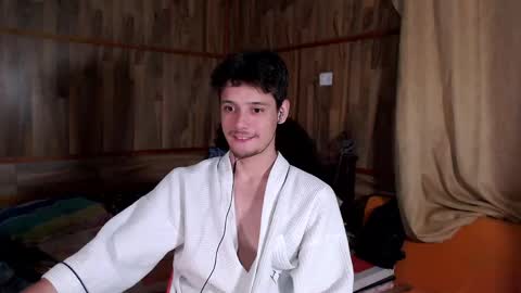 Snapshot of powertwinky chatting on 04/17/26, 07:44 chris independent online show from 04/17/26, 07:44