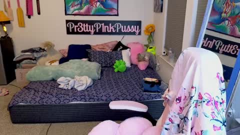 Snapshot of pr3ttyp1nkpussy chatting on 11/19/25, 03:17 Evangeline Eva Darling online show from 11/19/25, 03:17