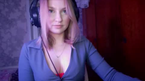 Snapshot of pr_in_cess_ chatting on 10/19/25, 07:36 pr_in_cess_ online show from 10/19/25, 07:36