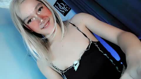 precious_laura18 online show from 06/21/26, 06:43