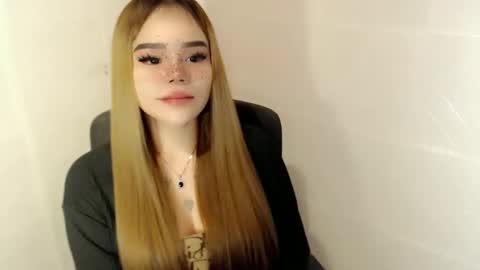 Snapshot of preciousangel69xxx chatting on 04/04/26, 06:00 MAXXINE online show from 04/04/26, 06:00