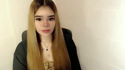 Snapshot of preciousangel69xxx chatting on 04/12/26, 02:49 MAXXINE online show from 04/12/26, 02:49