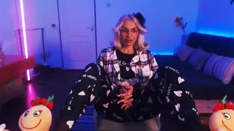 Victoria online show from 12/12/24, 09:04