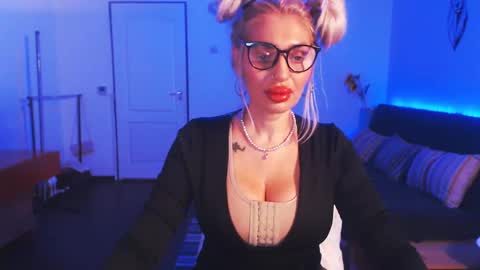 Victoria online show from 12/21/24, 09:36