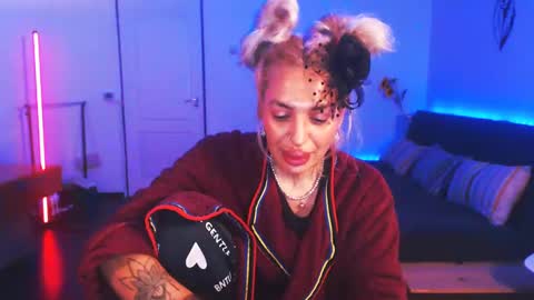 Victoria online show from 12/25/24, 09:00