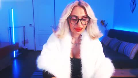 Victoria online show from 12/31/24, 01:26