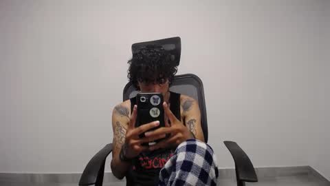 Plux online show from 02/21/25, 03:01