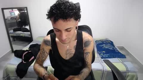 Snapshot of present_the_magic chatting on 01/11/26, 06:35 Plux online show from 01/11/26, 06:35