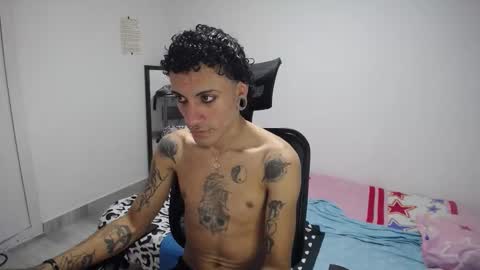 Snapshot of present_the_magic chatting on 01/18/26, 07:17 Plux online show from 01/18/26, 07:17