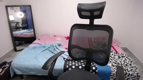 Snapshot of present_the_magic chatting on 02/04/26, 06:36 Plux online show from 02/04/26, 06:36