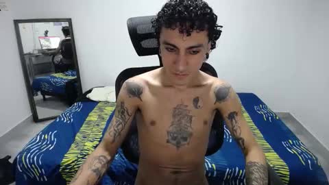 Snapshot of present_the_magic chatting on 03/17/26, 06:28 Plux online show from 03/17/26, 06:28