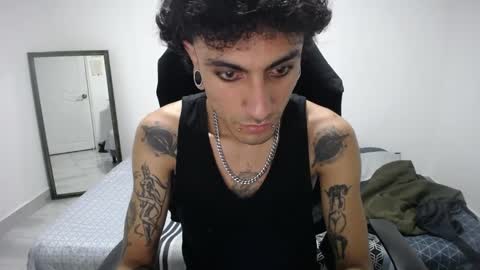 Snapshot of present_the_magic chatting on 04/10/26, 05:56 Plux online show from 04/10/26, 05:56