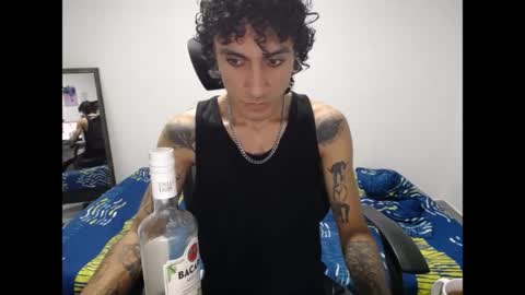 Snapshot of present_the_magic chatting on 05/28/26, 05:05 Plux online show from 05/28/26, 05:05