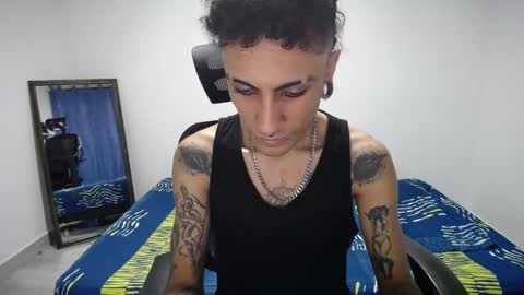 Snapshot of present_the_magic chatting on 06/05/26, 05:58 Plux online show from 06/05/26, 05:58