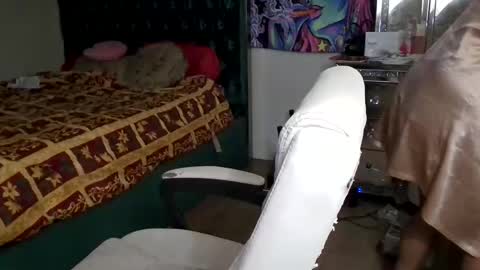 Yasmine pretty online show from 12/20/24, 12:52