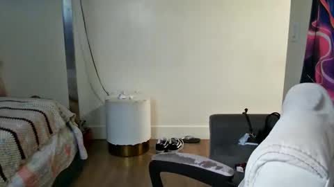 Yasmine pretty online show from 11/30/25, 12:36