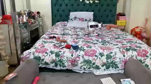 Yasmine pretty online show from 03/04/26, 09:43