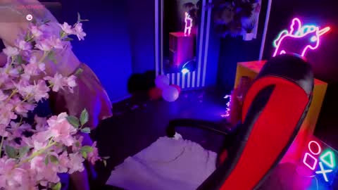 Snapshot of pretty__victoria chatting on 04/24/26, 07:11 Lady vikki online show from 04/24/26, 07:11