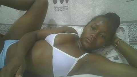 Snapshot of pretty_abella chatting on 02/10/25, 07:17 abella online show from 02/10/25, 07:17