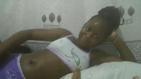 Snapshot of pretty_abella chatting on 02/19/25, 11:49 abella online show from 02/19/25, 11:49