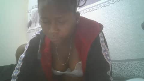 Snapshot of pretty_abella chatting on 02/21/25, 12:05 abella online show from 02/21/25, 12:05