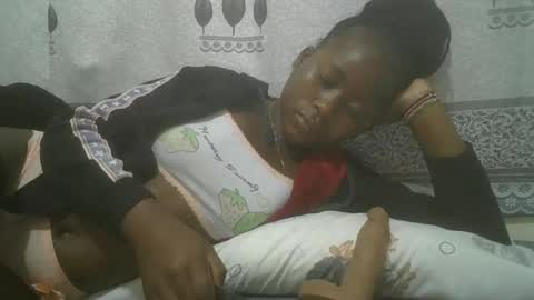 Snapshot of pretty_abella chatting on 02/23/25, 03:02 abella online show from 02/23/25, 03:02