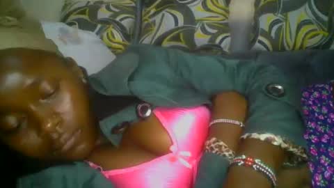 Snapshot of pretty_abella chatting on 09/18/25, 08:27 abella online show from 09/18/25, 08:27