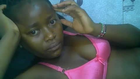 Snapshot of pretty_abella chatting on 10/19/25, 07:47 abella online show from 10/19/25, 07:47