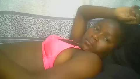 Snapshot of pretty_abella chatting on 10/20/25, 11:05 abella online show from 10/20/25, 11:05