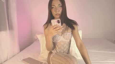 Snapshot of pretty_aerii chatting on 03/17/26, 05:55 sarah online show from 03/17/26, 05:55