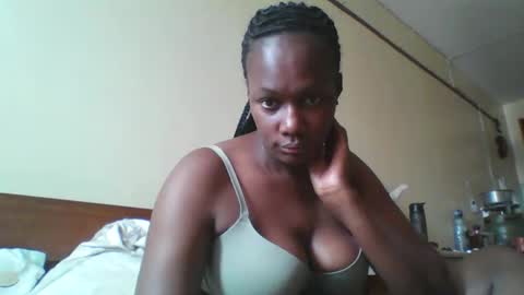 Snapshot of pretty_beib chatting on 11/10/25, 09:19 Karol online show from 11/10/25, 09:19