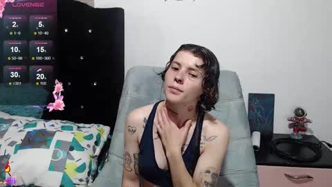 pretty_cristal22 online show from 10/21/25, 09:48