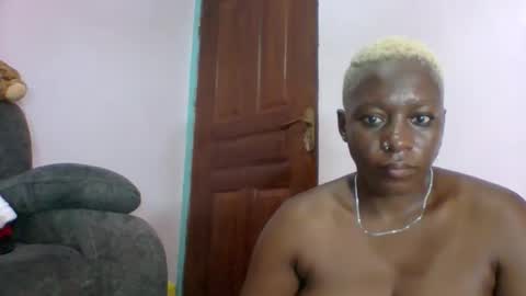 Snapshot of pretty_ivy chatting on 12/12/24, 12:12 SARAH online show from 12/12/24, 12:12