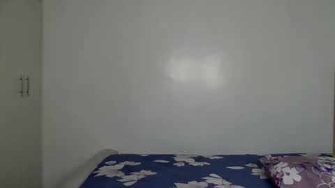 Snapshot of pretty_luv1 chatting on 12/13/25, 09:42 pretty luv1 online show from 12/13/25, 09:42