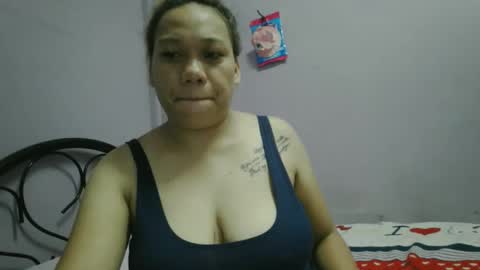 Snapshot of pretty_lyn08 chatting on 04/13/26, 03:39 pretty_lyn08 online show from 04/13/26, 03:39