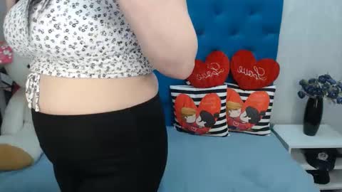 Snapshot of pretty_malika chatting on 02/14/25, 11:53 pretty_malika online show from 02/14/25, 11:53