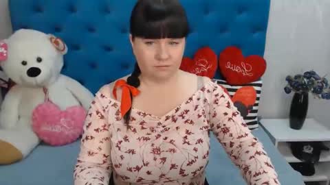 Snapshot of pretty_malika chatting on 02/15/25, 06:33 pretty_malika online show from 02/15/25, 06:33