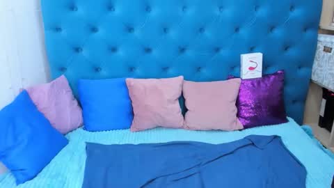 Snapshot of pretty_malika chatting on 10/10/25, 02:43 pretty_malika online show from 10/10/25, 02:43