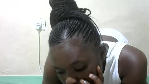 pretty_melan online show from 03/17/26, 07:39