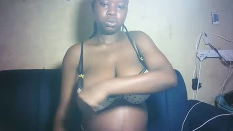 Snapshot of pretty_milan chatting on 02/21/26, 10:05 pretty_milan online show from 02/21/26, 10:05