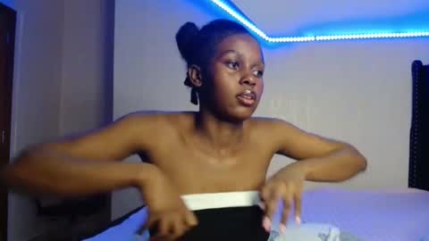 Snapshot of pretty_nyra chatting on 05/08/26, 03:39 Nyra online show from 05/08/26, 03:39