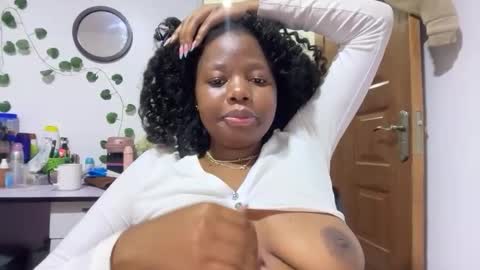 Snapshot of pretty_peaches chatting on 03/08/26, 02:04 Pretty peaches online show from 03/08/26, 02:04